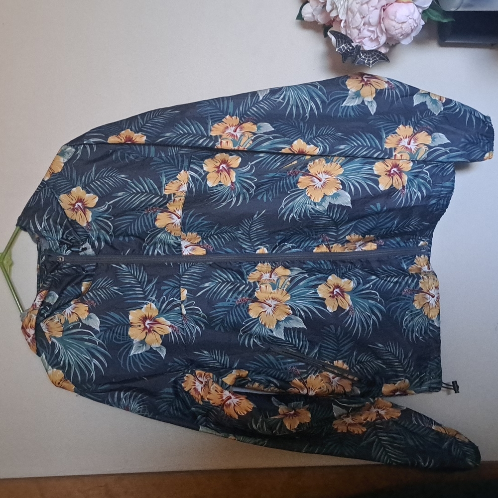 Tropical windbreaker